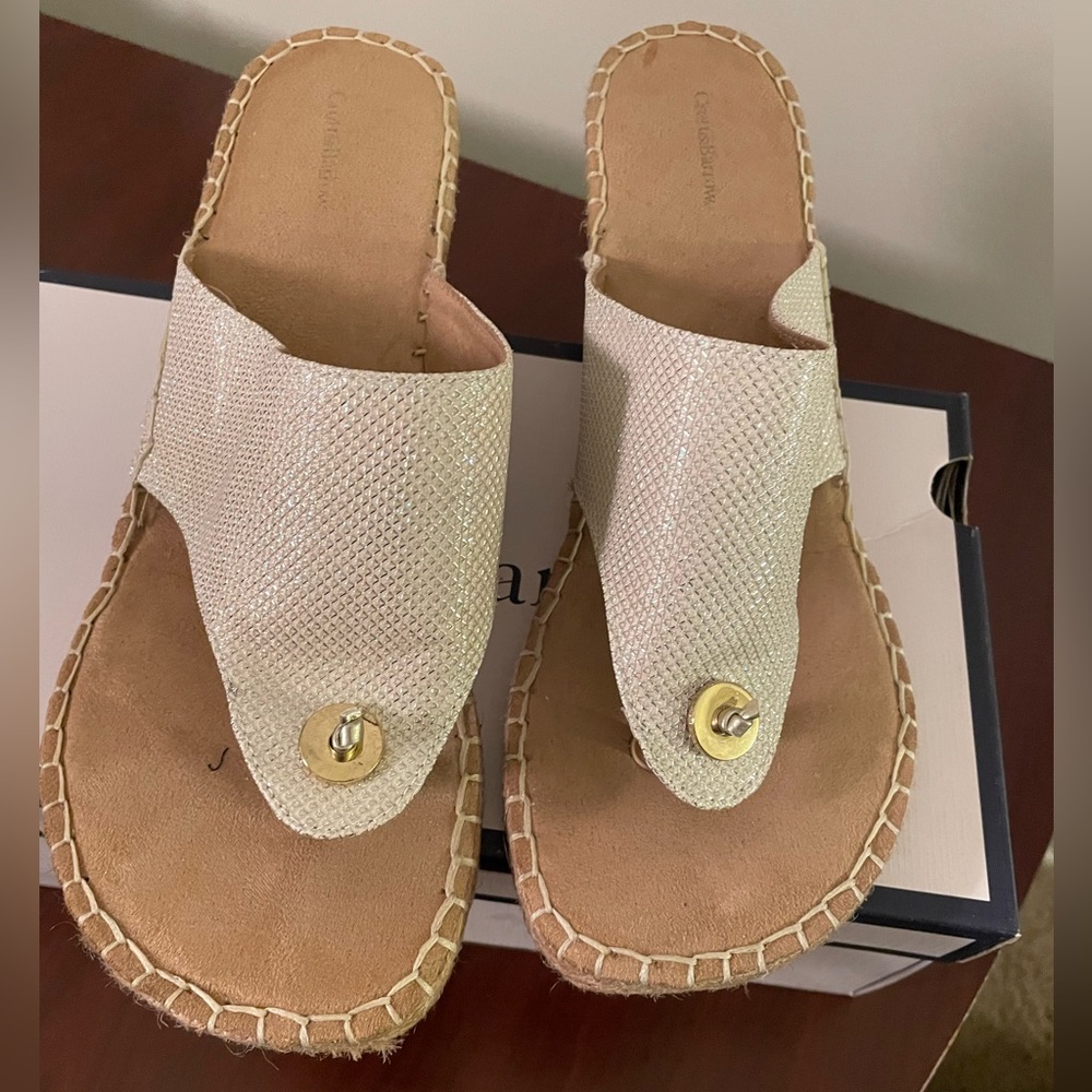 Croft & Barrow Wedge Thong Sandal Style: CB Celyn Color White Size 9.5